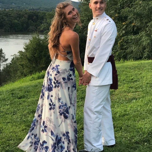 Lulu’s maxi floral patterned formal dress - Picture 5 of 7